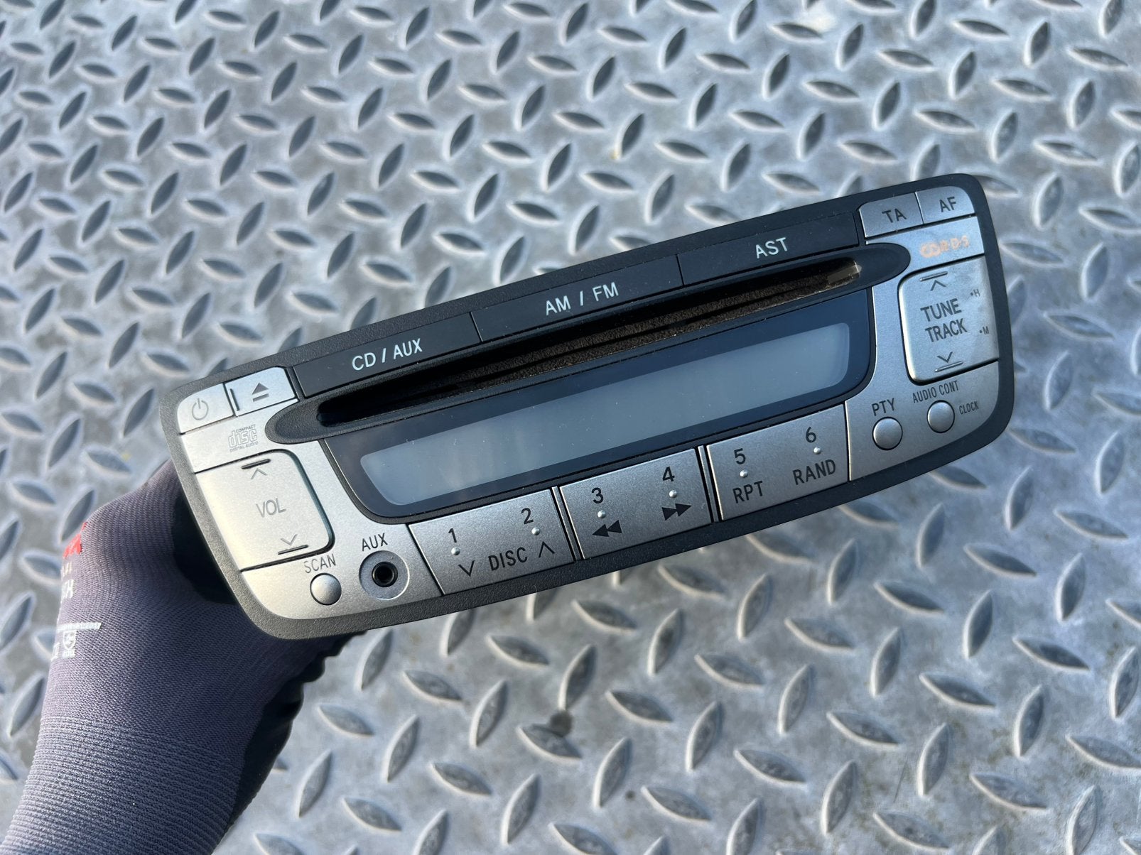 Originele radio Toyota Aygo Citroën C1 Peugeot 107, Toyota Aygo, Peugeot 107, Ophalen of Verzenden, Zo goed als nieuw