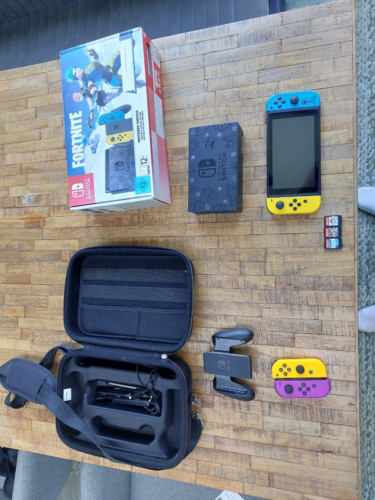 Nintendo Switch Fortnite Edition met defecte Joy-Con, Spelcomputers en Games, Spelcomputers | Nintendo Switch, Gebruikt, Switch Original