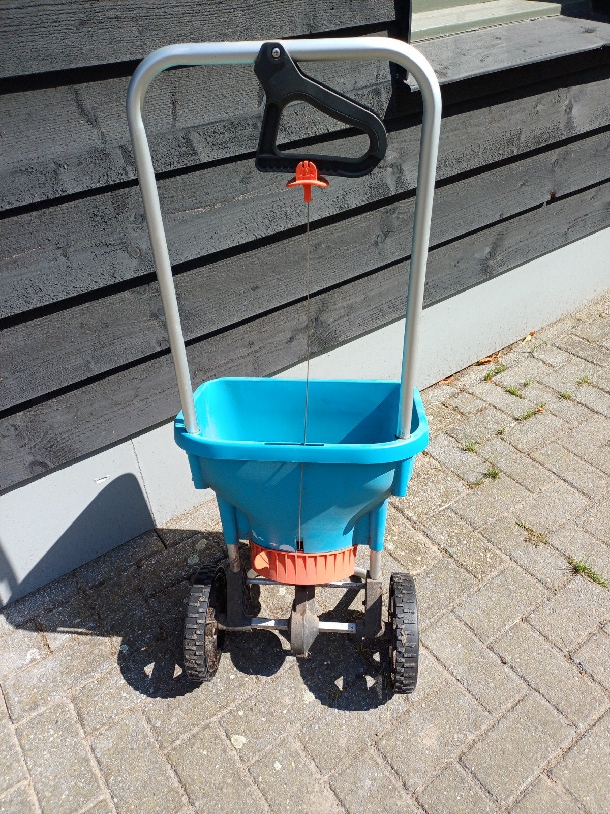 Handige strooiwagen voor zaad of mest, Ophalen, Gebruikt
