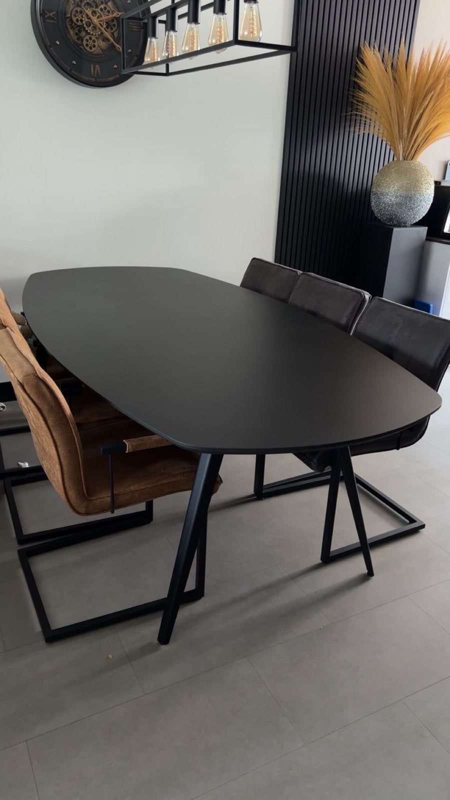 Piet Klerkx 'Sunday' eettafel - Zwart linoleum, 240x120cm, Ophalen, 100 tot 150 cm, 200 cm of meer, Vijf personen of meer
