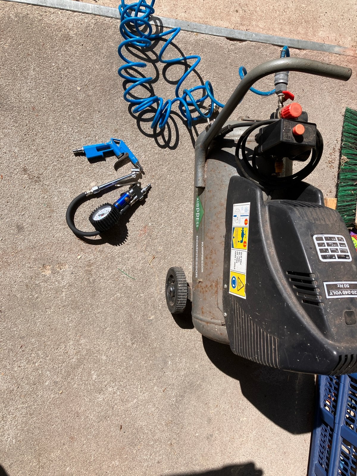 Airpress Compressor HLO 215/25 - 24 Liter, 8 Bar, Doe-het-zelf en Verbouw, Compressors, Ophalen, Gebruikt, 6 tot 10 bar, Minder dan 200 liter/min