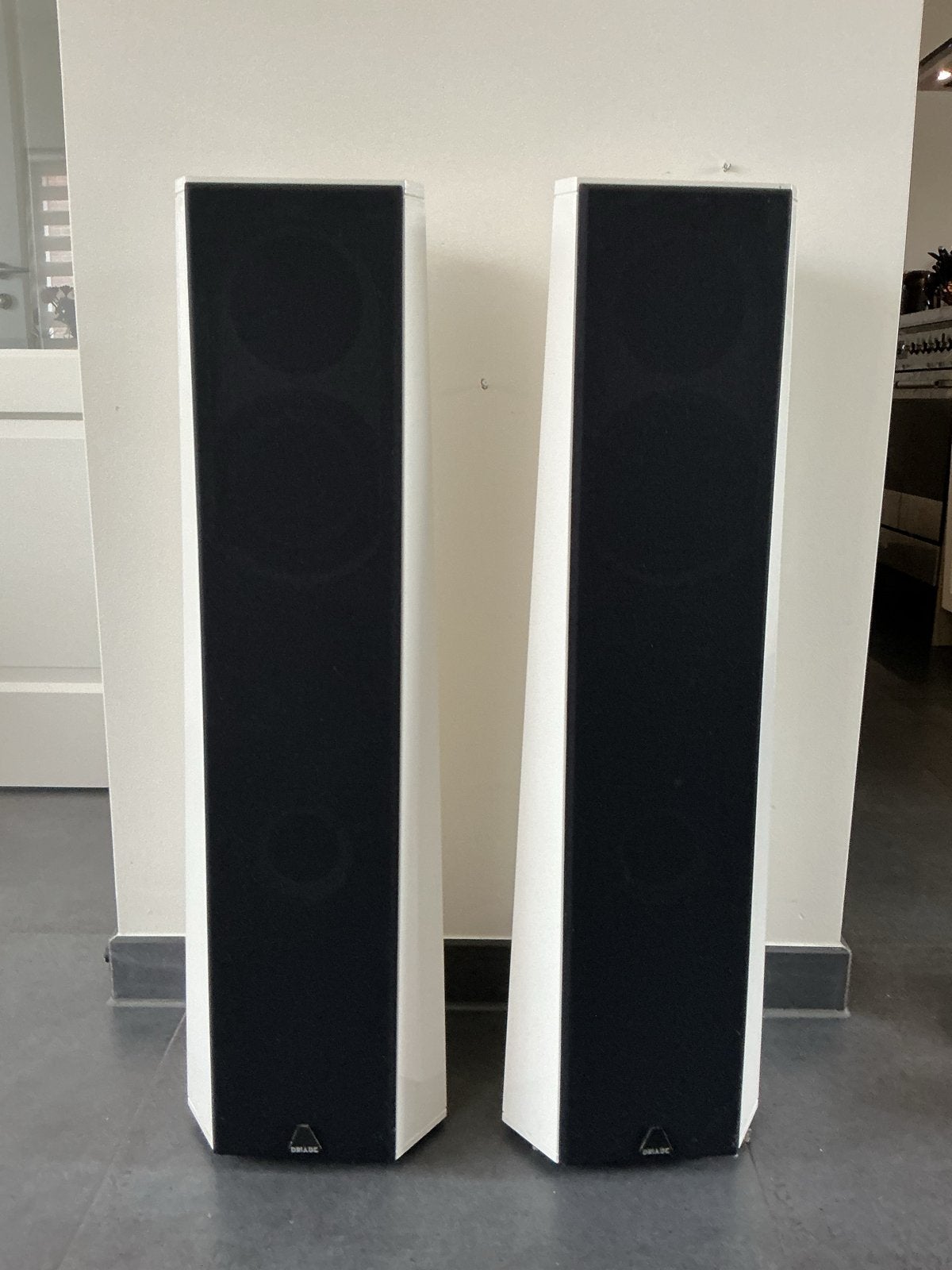 Driade luidsprekers - Type 85 - Wit, Vloerstaande luidspreker, Gebruikt, Inclusief kabels, Minder dan 60 watt