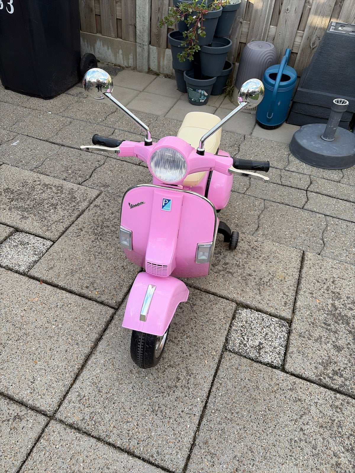 Roze Vespa kinder elektrische scooter, Ophalen, Gebruikt