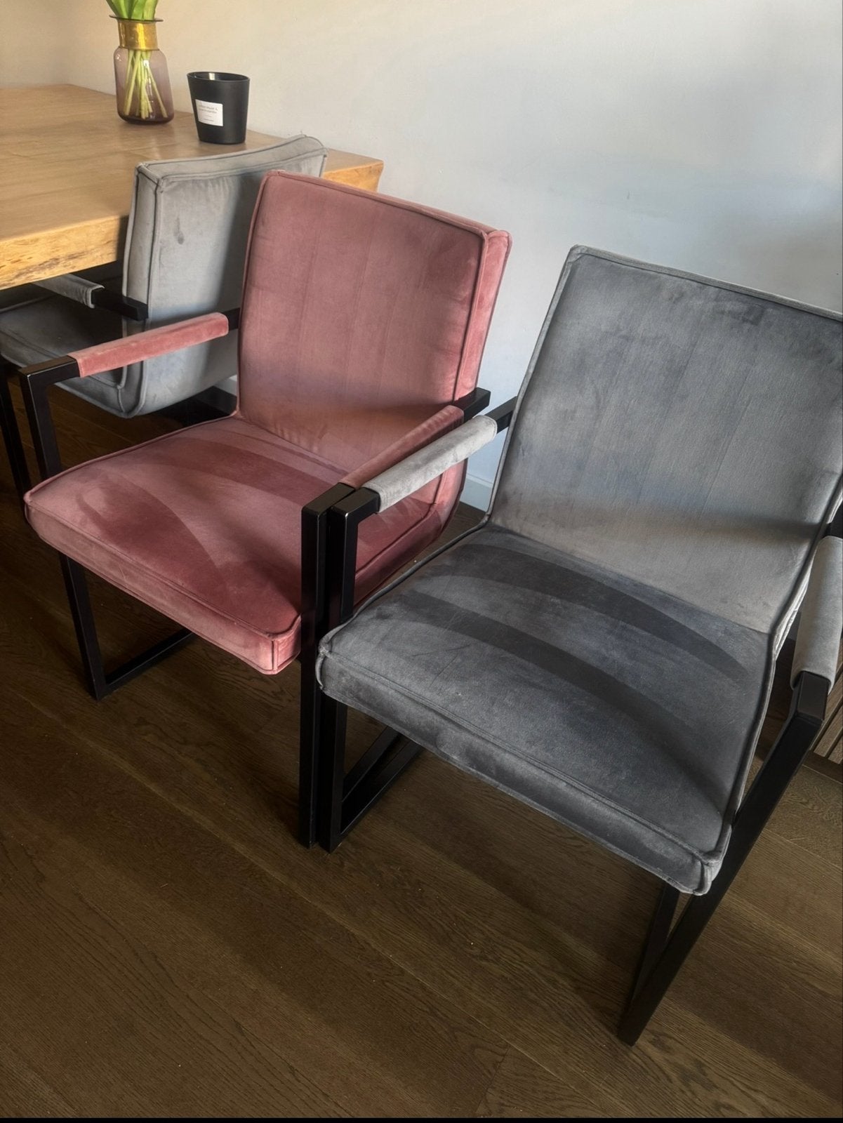 Kick Collectie Jim 6 stoelen - 4 Grijs en 2 Roze, Huis en Inrichting, Stoelen, Ophalen, Gebruikt, Overige kleuren, Stof