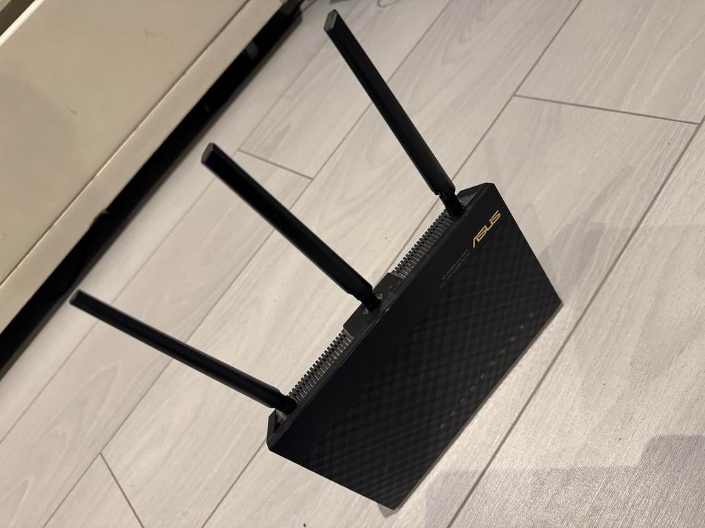 Asus RT-AC68U Dual Band Gigabit Router, Computers en Software, Routers en Modems, Ophalen of Verzenden, Gebruikt, Router