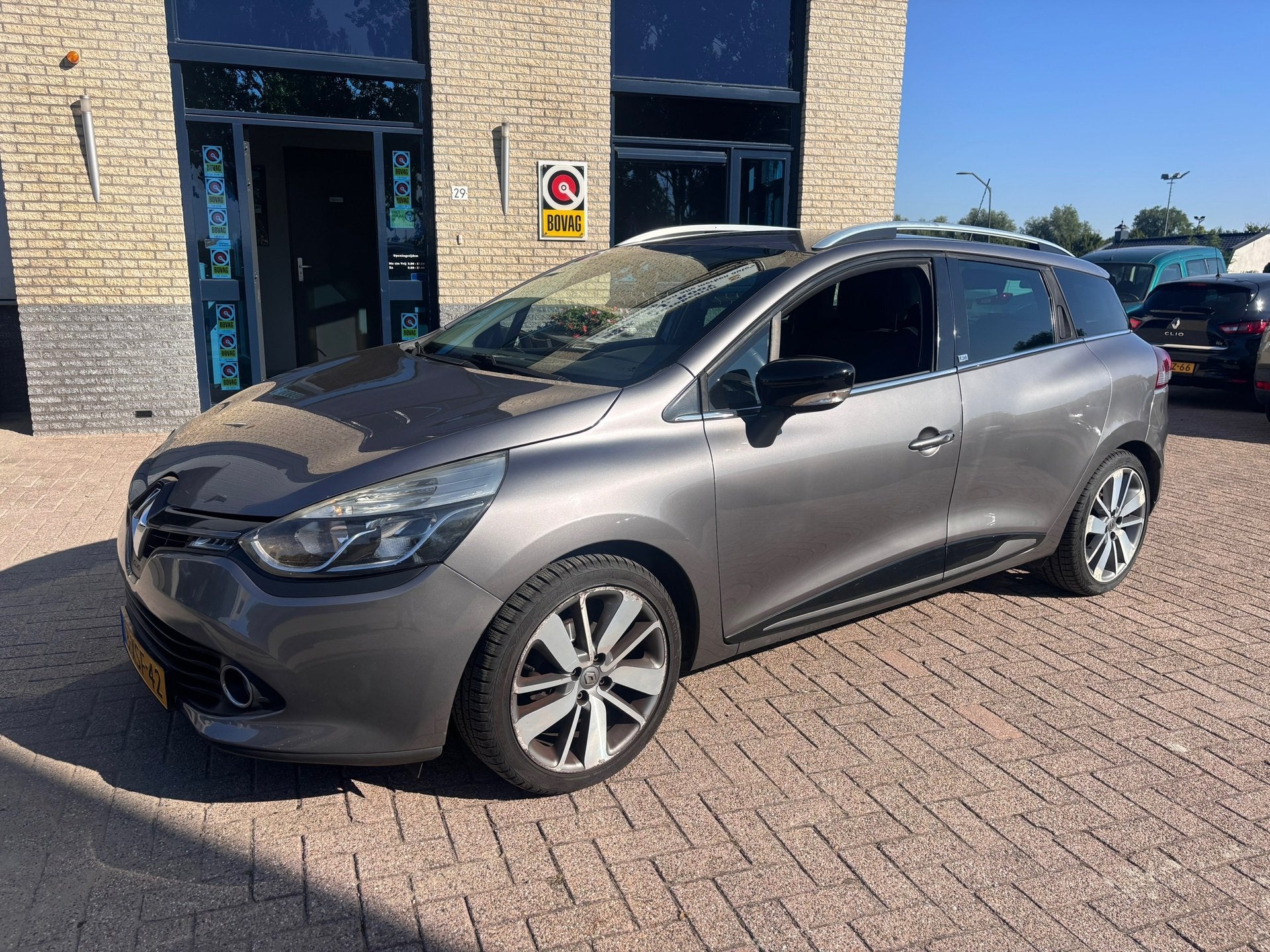 Renault Clio Estate 0.9 TCe Night&Day, Auto's, Renault, Voorwielaandrijving, Zwart, Origineel Nederlands, Handgeschakeld