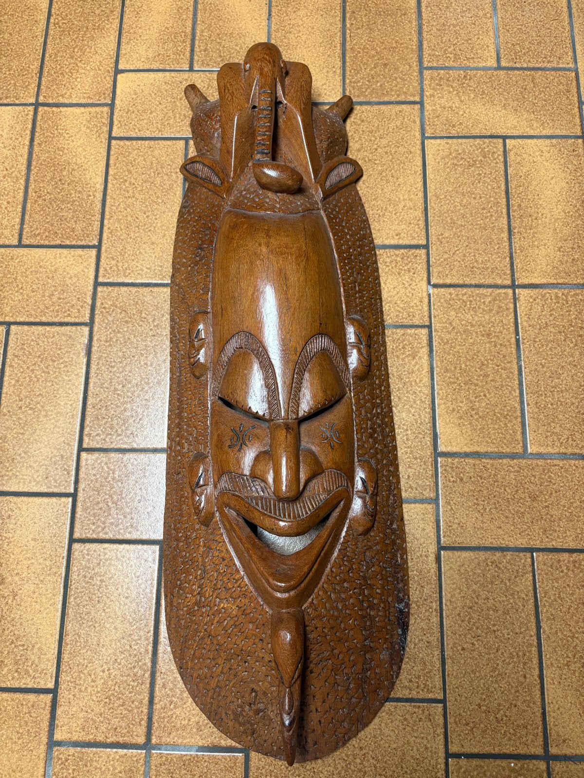 Handgesneden houten Afrikaans wandmasker, Antiek en Kunst, Ophalen, Afrika, Hout, 50 - 100 cm