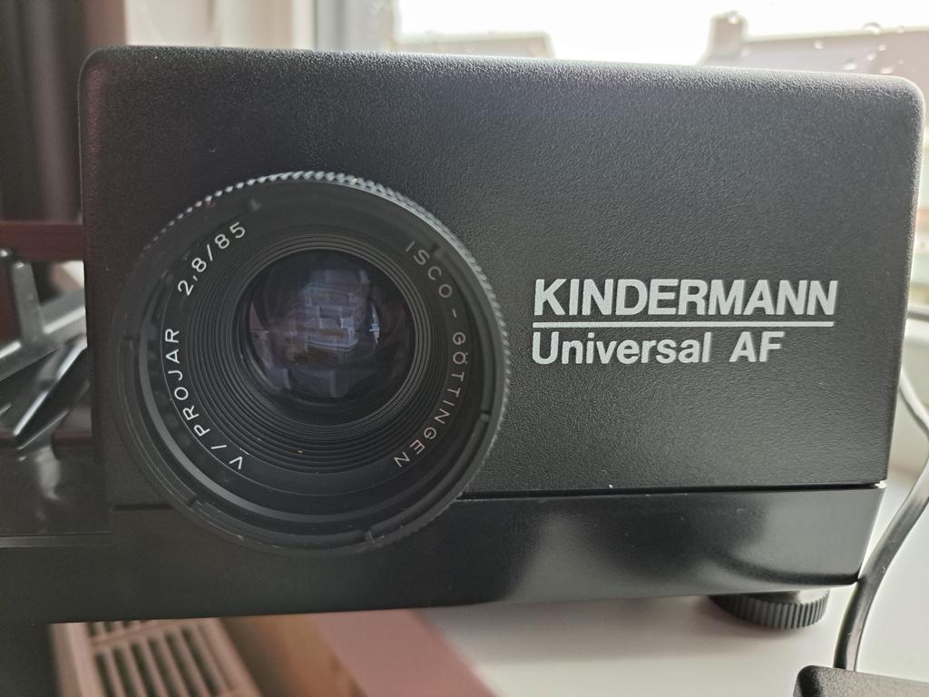 Kindermann Universal AF + projectiescherm + beamer dia tafel, Ophalen, Gebruikt, Met scherm