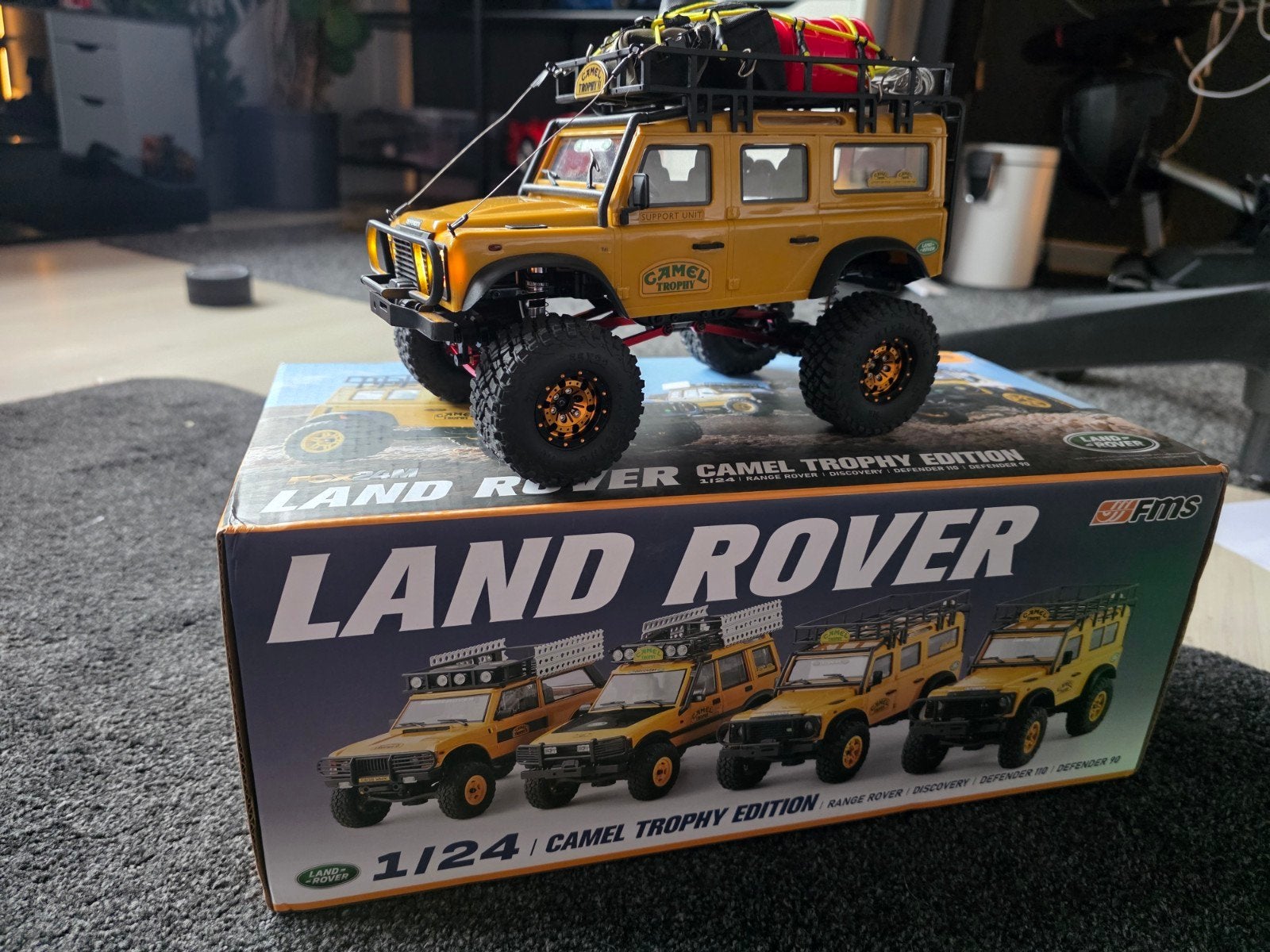 FMS FCX24M Defender 110 RC Crawler - Camel Trophy Editie, Elektro, Auto offroad, Ophalen of Verzenden, Zo goed als nieuw