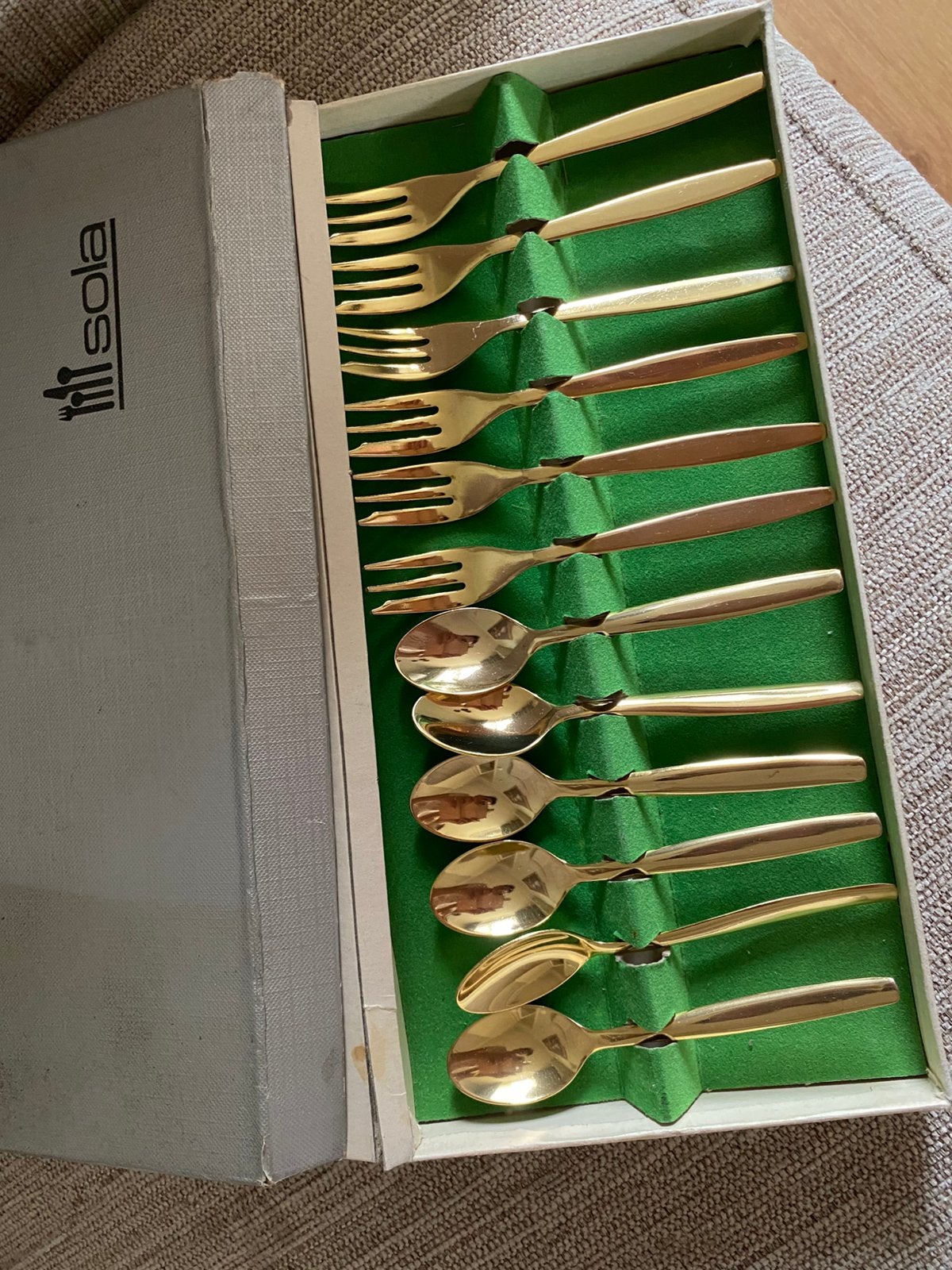 Mooi goudkleurig lepeltjes vorkjes set van Sola, Antiek en Kunst, Ophalen