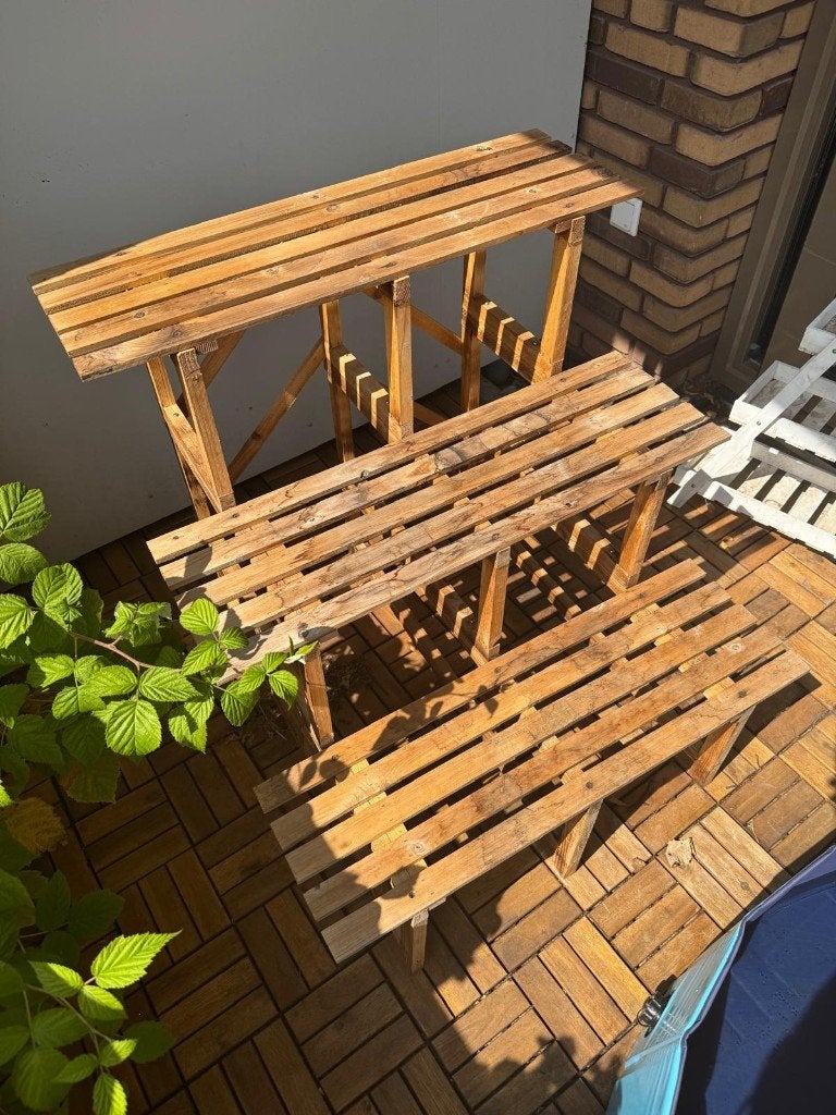 3 houten plantenrekken / plantenstandaards, Tuin en Terras, Bloempotten, Gebruikt, Overige materialen, Binnen, Minder dan 40 cm