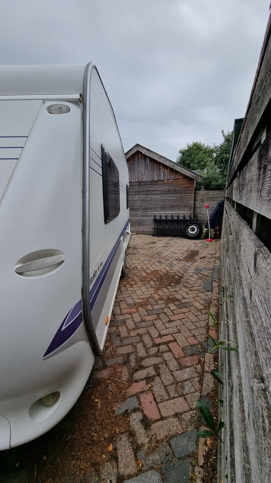 Hobby de Luxe caravan met voor tent en luifel  bouwjaar 2008, Caravans en Kamperen, 2 aparte bedden, Rondzit, Hobby, Bedrijf