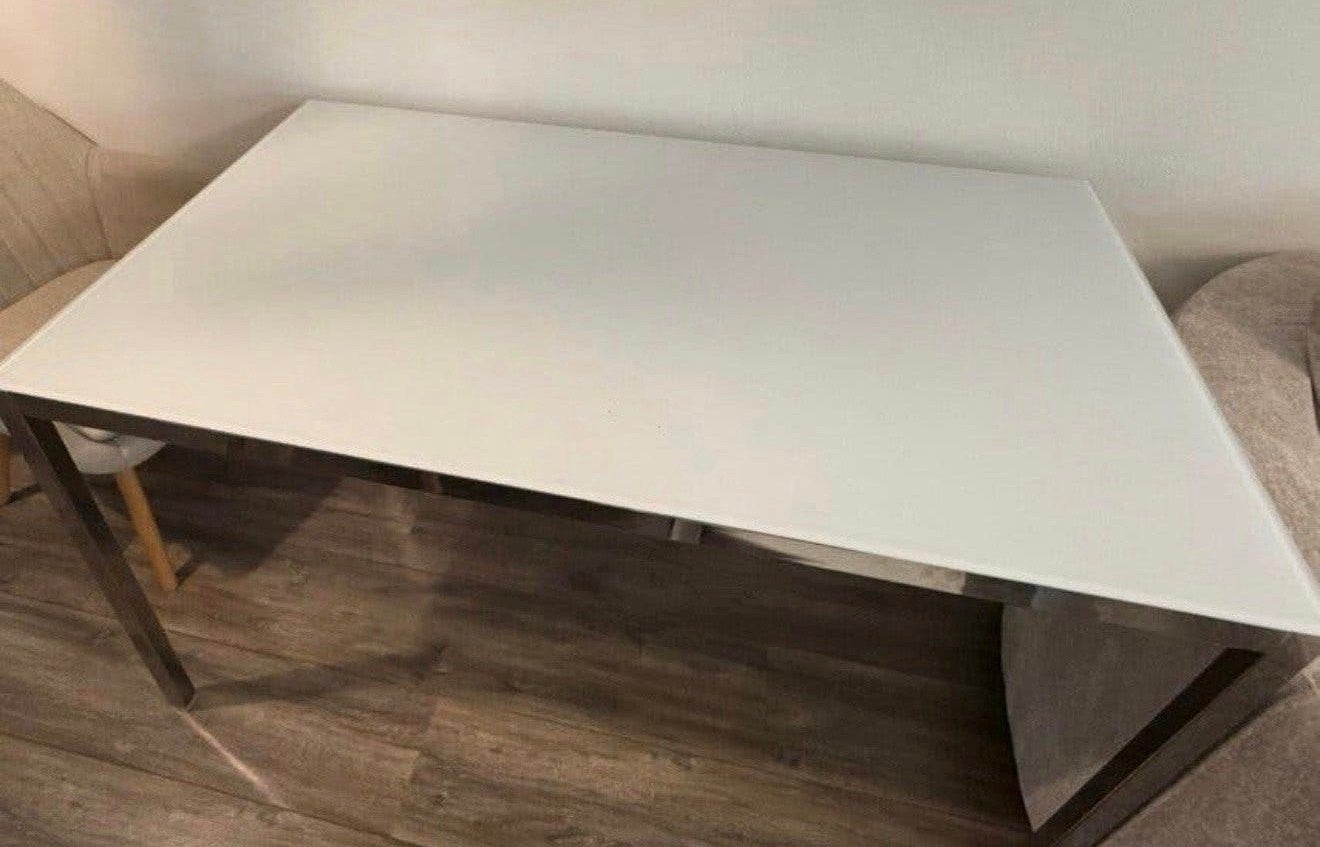 Moderne eettafel met glazen blad, Huis en Inrichting, Tafels | Eettafels, Ophalen, Gebruikt, 100 tot 150 cm, 50 tot 100 cm