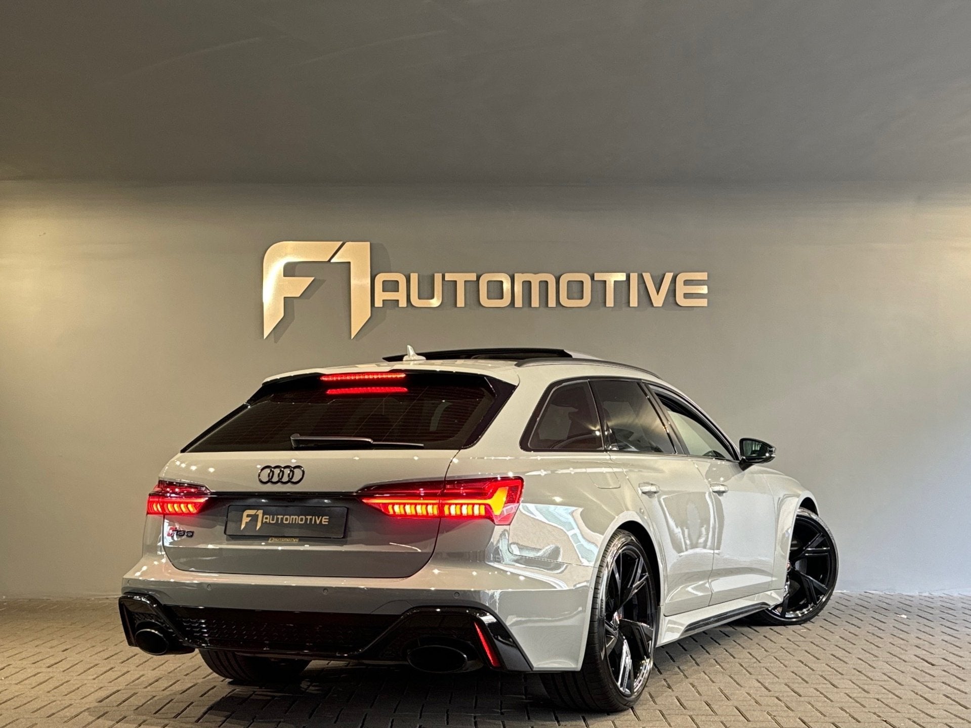 Audi RS6 4.0 TFSI 25Years Quattro Pano|Ceramic|HuD|B&O|Carbo, Automaat, Dealer onderhouden, Gebruikt, 600 pk