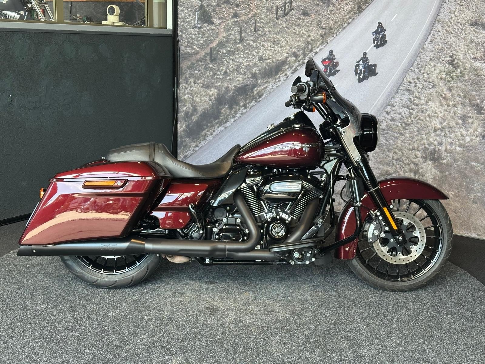 Harley-Davidson FLHRXS ROAD KING SPECIAL (bj 2019), Motoren, Laan van Vredenoord 33
2289 DA  RIJSWIJK, NL, Bedrijf, Toermotor