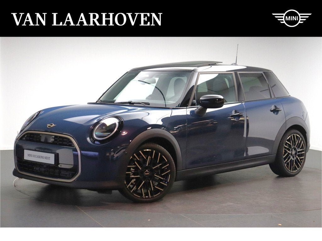 MINI Hatchback Cooper C Automaat / Favoured / Pakket M / 18, Auto's, Mini, Gebruikt, 156 pk, Met garantie (alle), Blauw