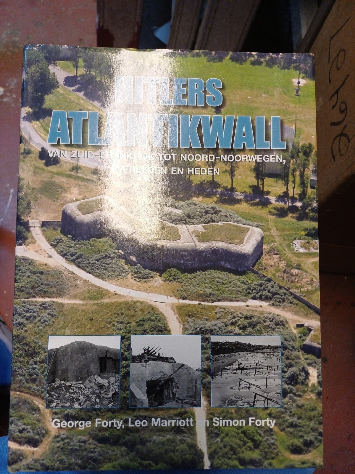 Hitlers Atlantikwall: Van Zuid-Frankrijk tot Noord-Noorwegen, Ophalen of Verzenden, Tweede Wereldoorlog, Gelezen, Algemeen