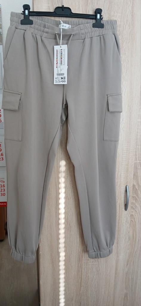 Nieuwe taupe bruin cargo broek mt 40, Kleding | Dames, Broeken en Pantalons, Nieuw, Maat 38/40 (M), Bruin, Lang, Ophalen of Verzenden