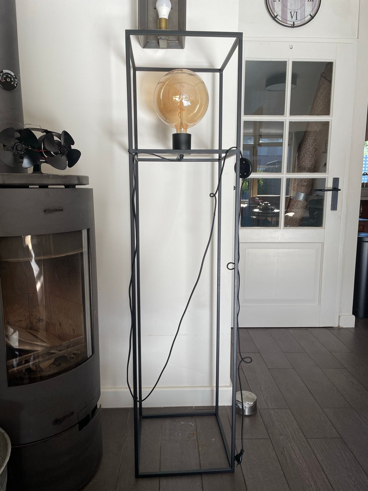 Zwarte metalen vloerlamp met grote LED filament lamp, Zo goed als nieuw, Metaal, 150 tot 200 cm, E27 (groot)