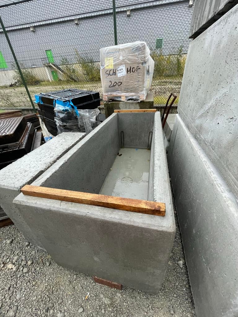 Betonnen put / zandvanger / bezinkbak / bloembak, Ophalen, Gebruikt, 100 cm of meer, Beton