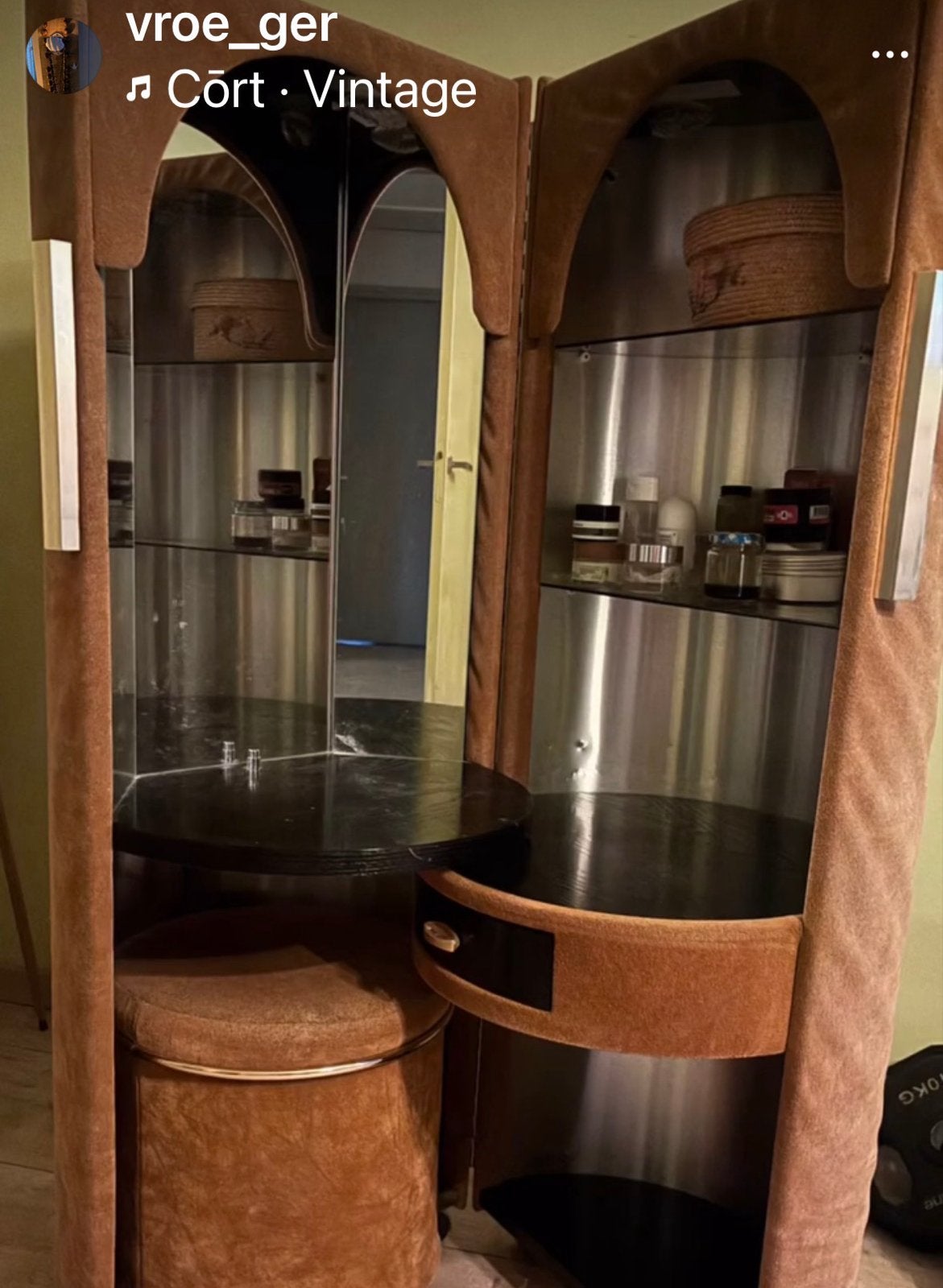 Vintage Kaptafel/Dressoir van Poltrona Frau, Ontwerp Luigi M, Ophalen