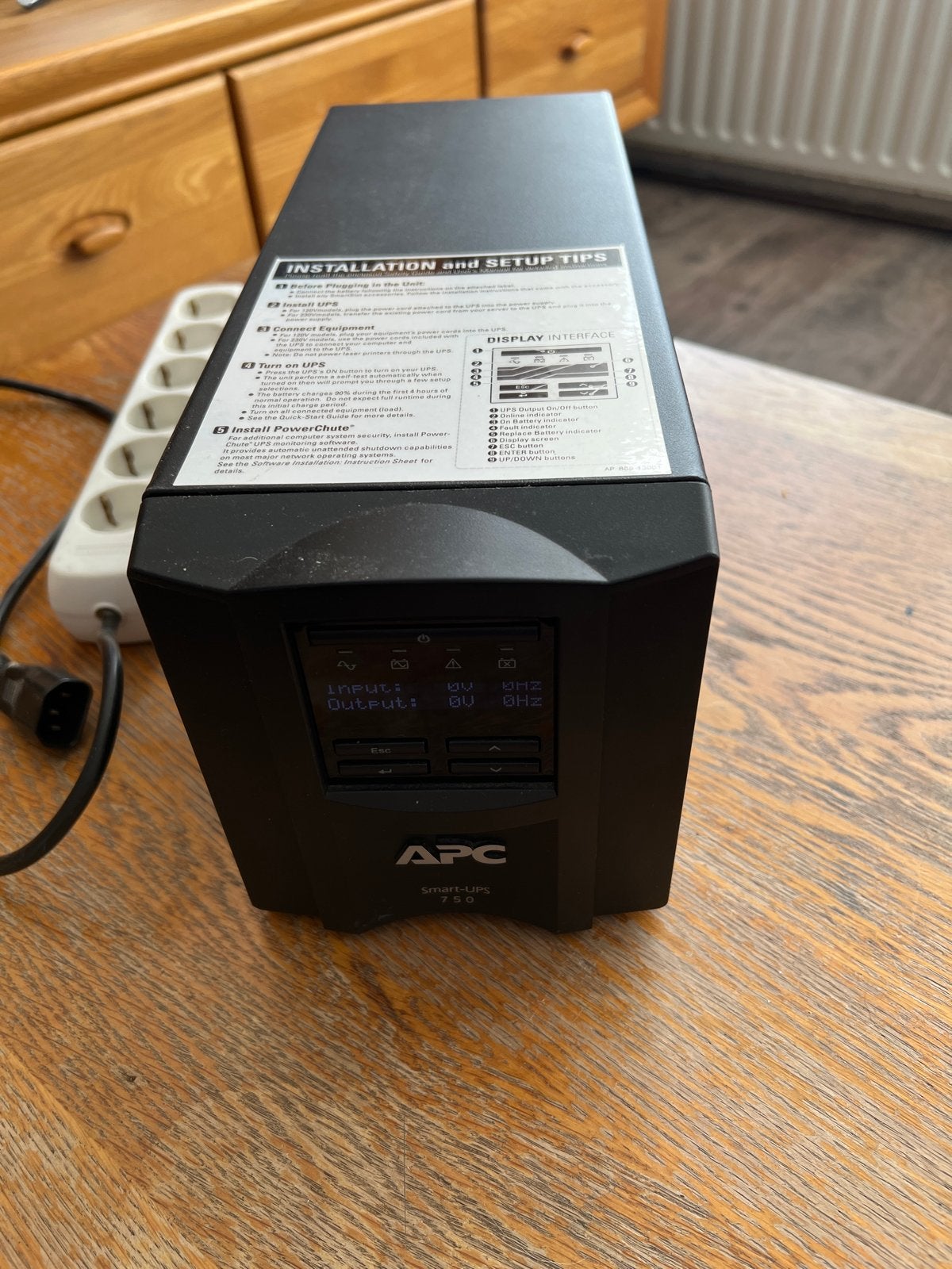 APC Smart-UPS 750 UPS met netwerkkaart en nieuwe accu, Ophalen, Zo goed als nieuw