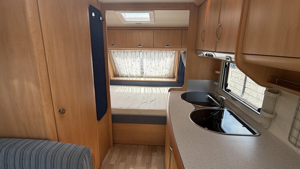 Hobby De luxe Easy 440 SF bouwjaar 2004 met voortent, Caravans en Kamperen, Caravans, Hobby, Bedrijf, Treinzit, 750 - 1000 kg