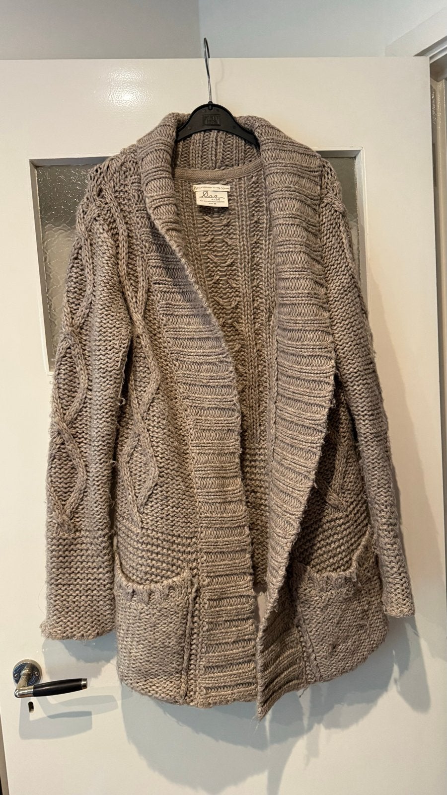 Mooi gebreid vest van Dan, maat M, Ophalen of Verzenden, Zo goed als nieuw, Maat 38/40 (M), Beige