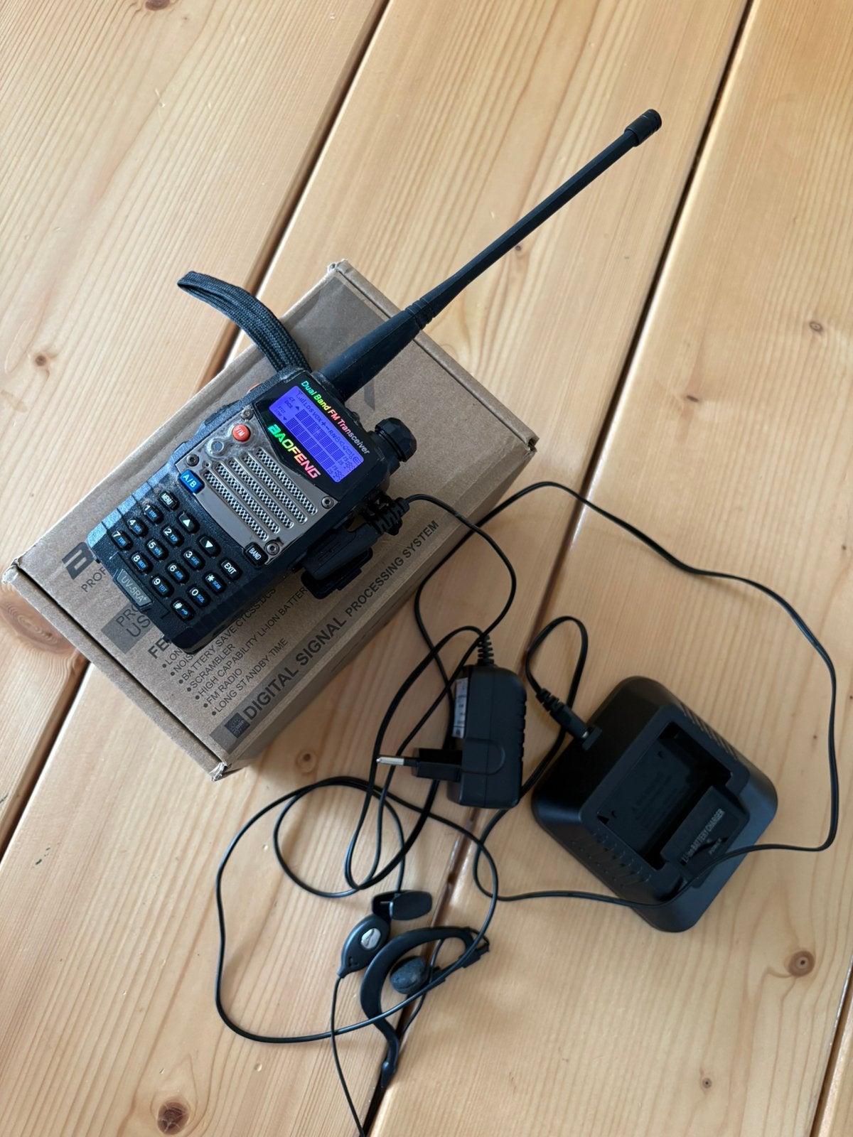Baofeng dual band fm transceiver portofoon airsoft, Telecommunicatie, Ophalen of Verzenden, Zo goed als nieuw