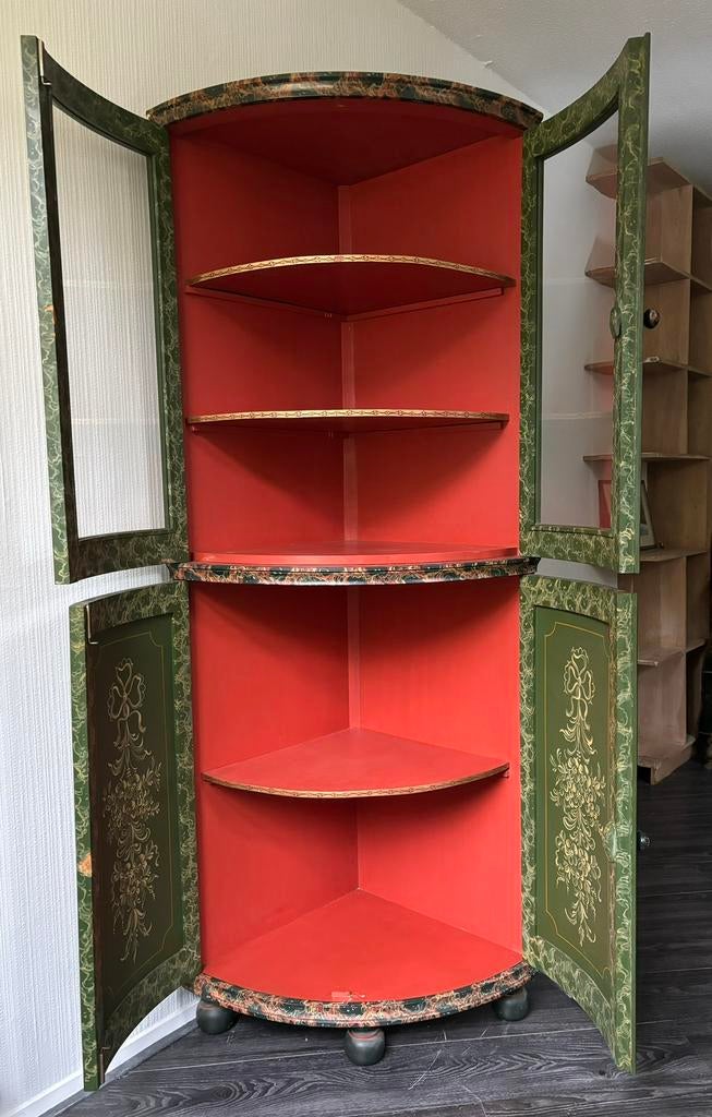 Hindelooper Hoekkast/pronkkast met gebogen glas deuren, Antiek en Kunst, Antiek | Meubels | Kasten, Ophalen