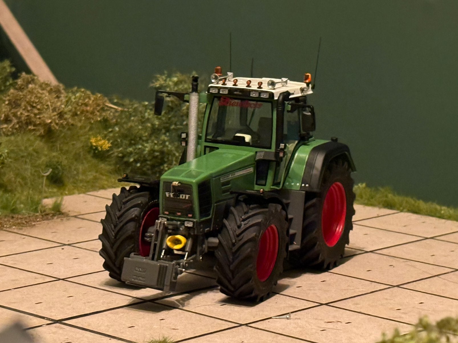 Fendt 824 verbouwd Weise toys 1:32, Ophalen of Verzenden, Zo goed als nieuw, Tractor of Landbouw, Universal Hobbies