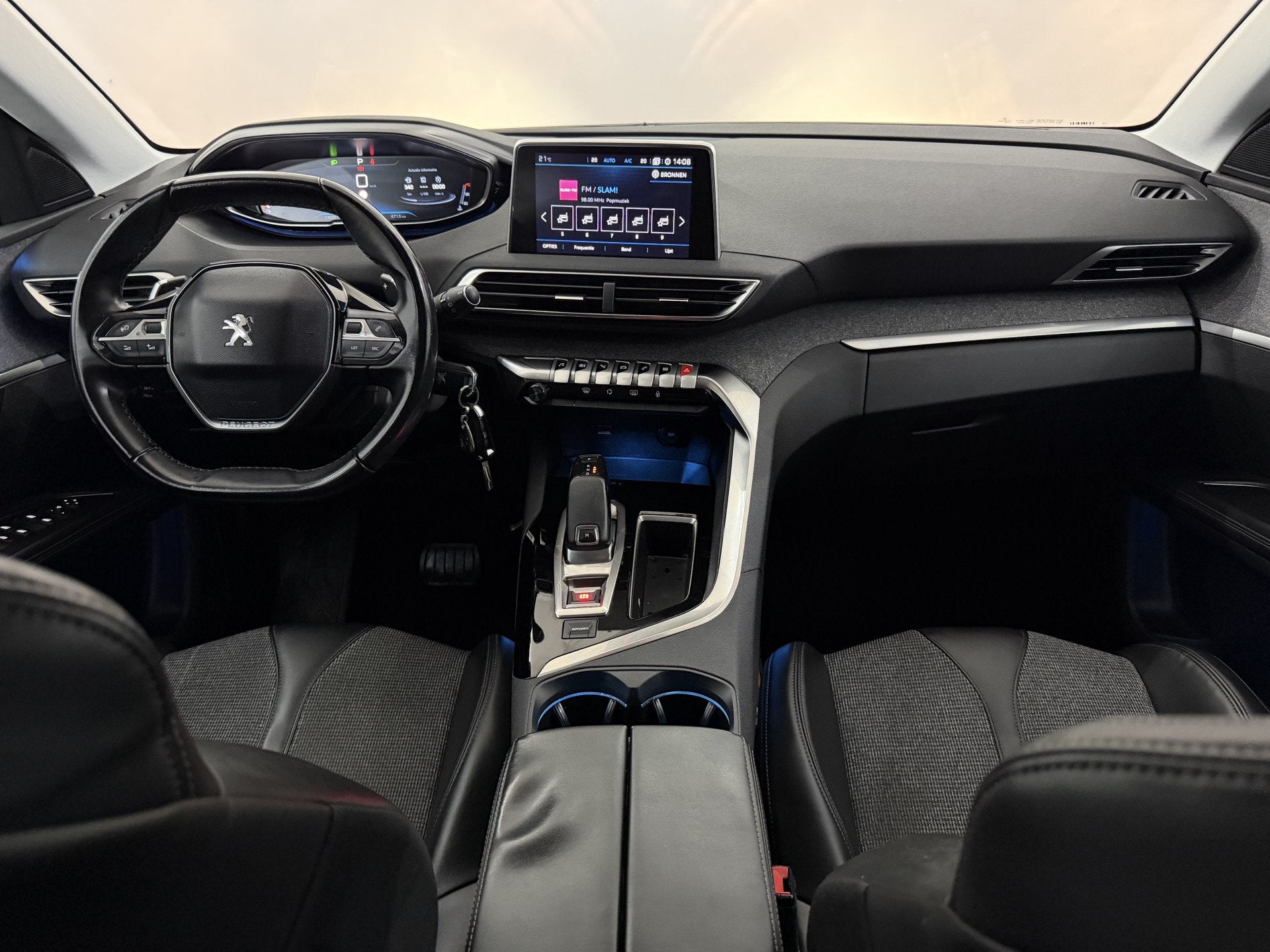 Peugeot 5008 1.2 PureTech Allure 7P Camera, Navi, Cruise con, Automatische klimaatregeling, Gebruikt, Euro 6, 1199 cc