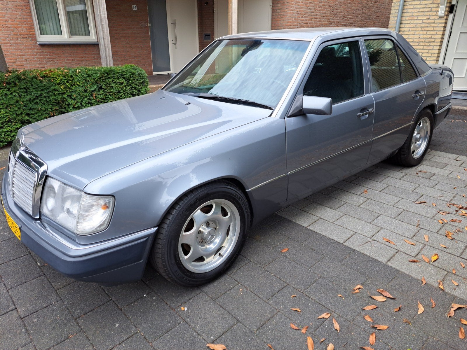 Ned. W124-Sedan 2.0 200 E E2 1993 Grijs, Auto's, Mercedes-Benz, Particulier, 200-Serie, Benzine, Sedan, Handgeschakeld, Origineel Nederlands