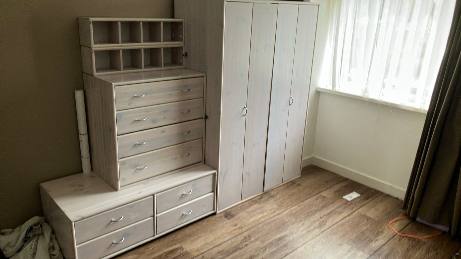 Flexa whitewash kledingkast en ladekasten set, Huis en Inrichting, Kasten | Kledingkasten, Ophalen, Gebruikt, 100 tot 150 cm, 200 cm of meer