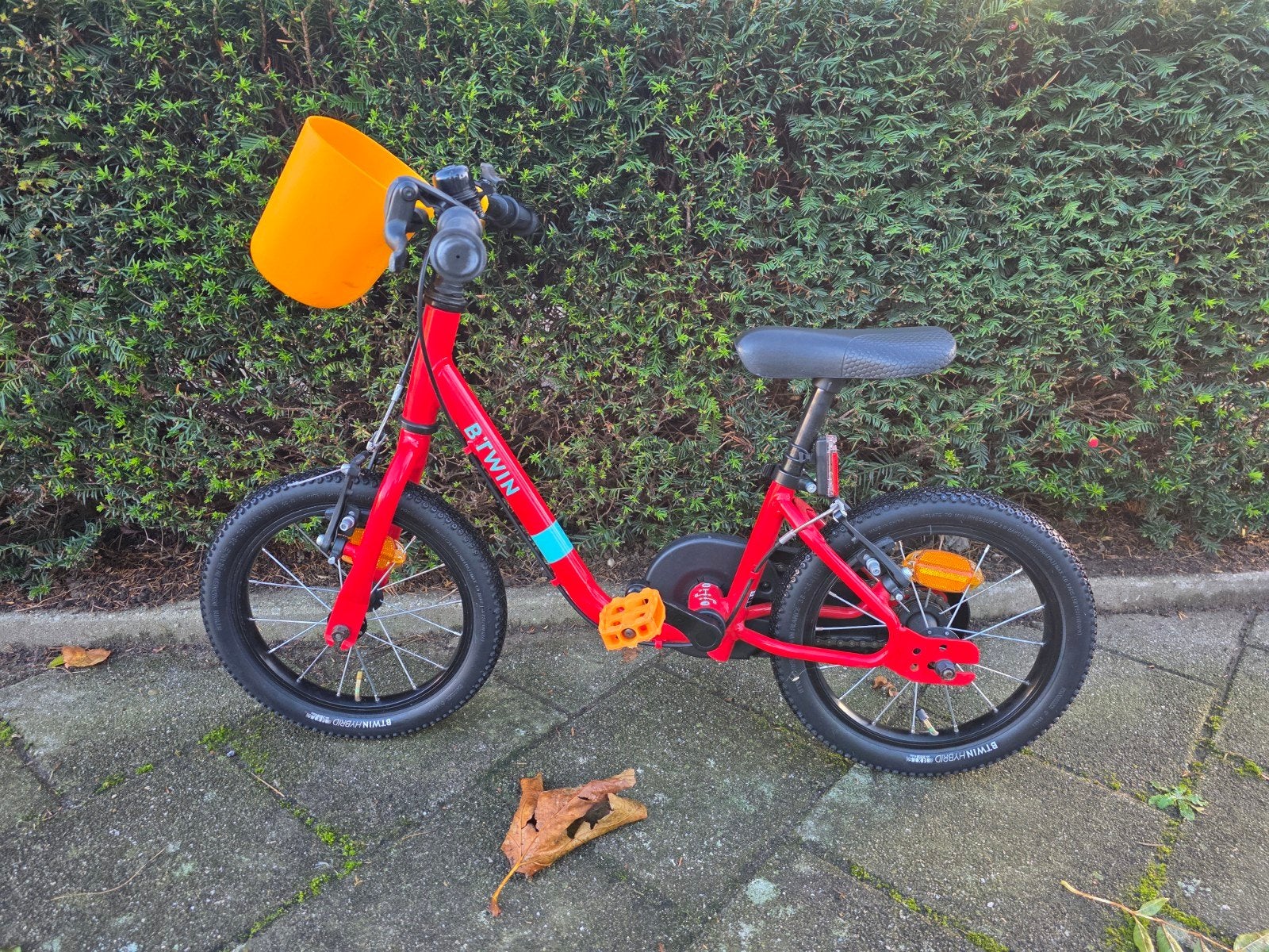 B'Twin loop/kinderfiets 14 inch met zijwieltjes, Ophalen, Zijwieltjes, Velgrem, B'Twin