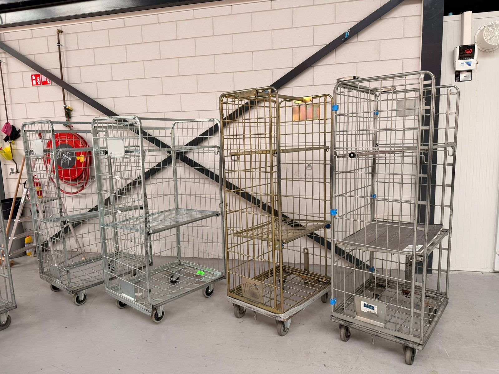 Rolcontainers/wasserij 14 stuks nu €100 euro!!, 100 liter of meer, Ophalen, Gebruikt, Transportkar