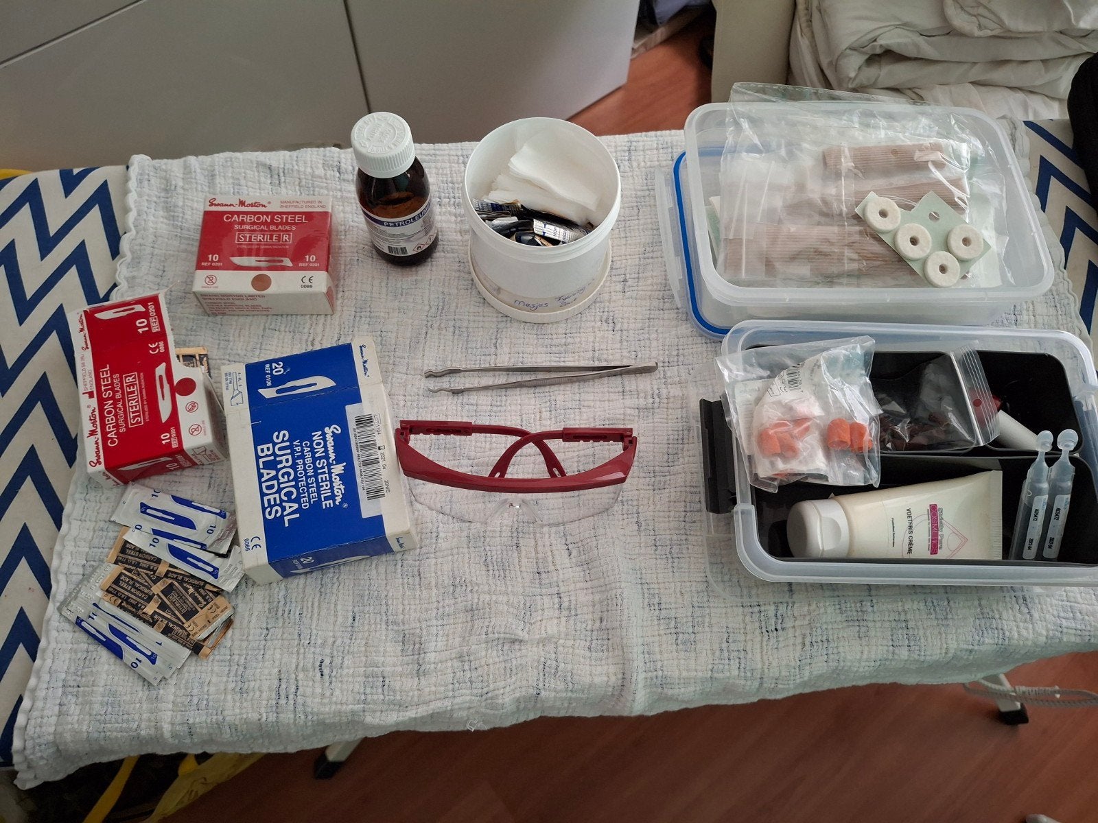 pedicure mesjes, bril petroleum enz, Maat XL, Ophalen of Verzenden, Overige