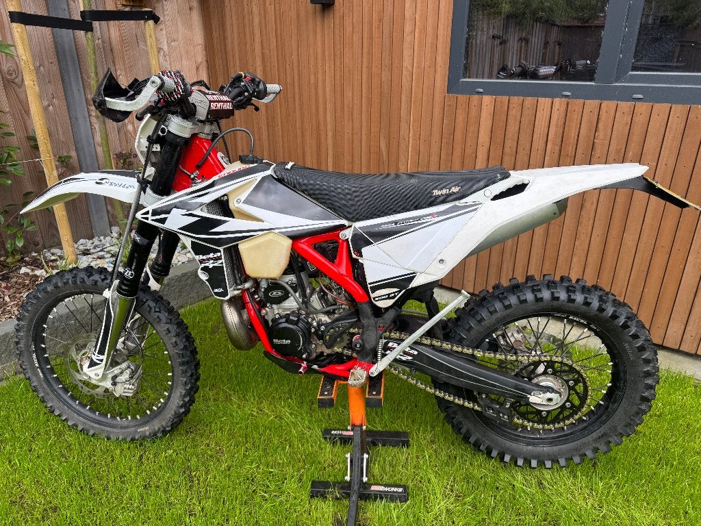 BETA RR 300 2019 E-start: 138 uur, 2 takt, mengoliereservoir, Sportuitlaat, Motorrijbewijs A, Particulier, Meer dan 35 kW