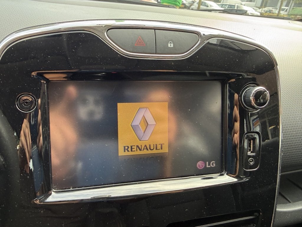 Foto 18 van Renault Clio Estate 0.9 TCe Authentique airco navi trekhaak