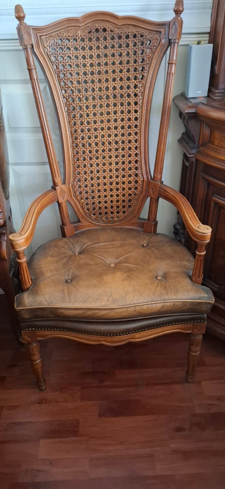 Antieke houte stoel met rieten rugleuning en lederen zitting, Antiek en Kunst, Antiek | Meubels | Stoelen en Banken, Ophalen
