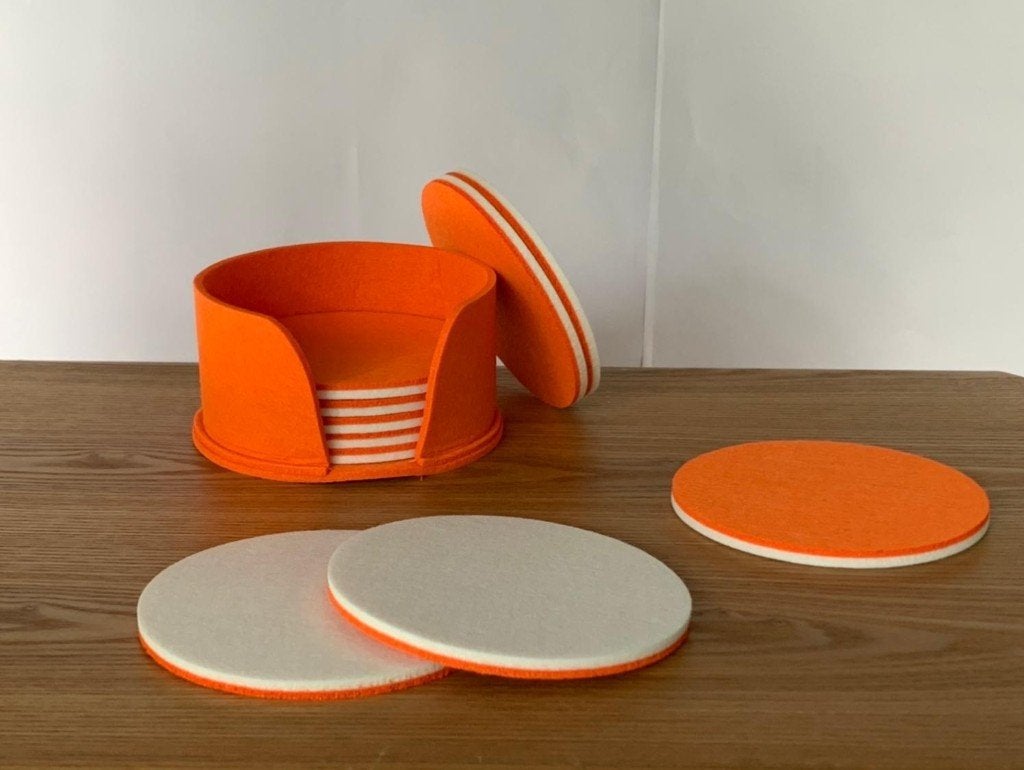! WK ! – oranje – Partij houders met 10 vilten onderzetters, Ophalen of Verzenden, Nieuw, Glas of Kopje