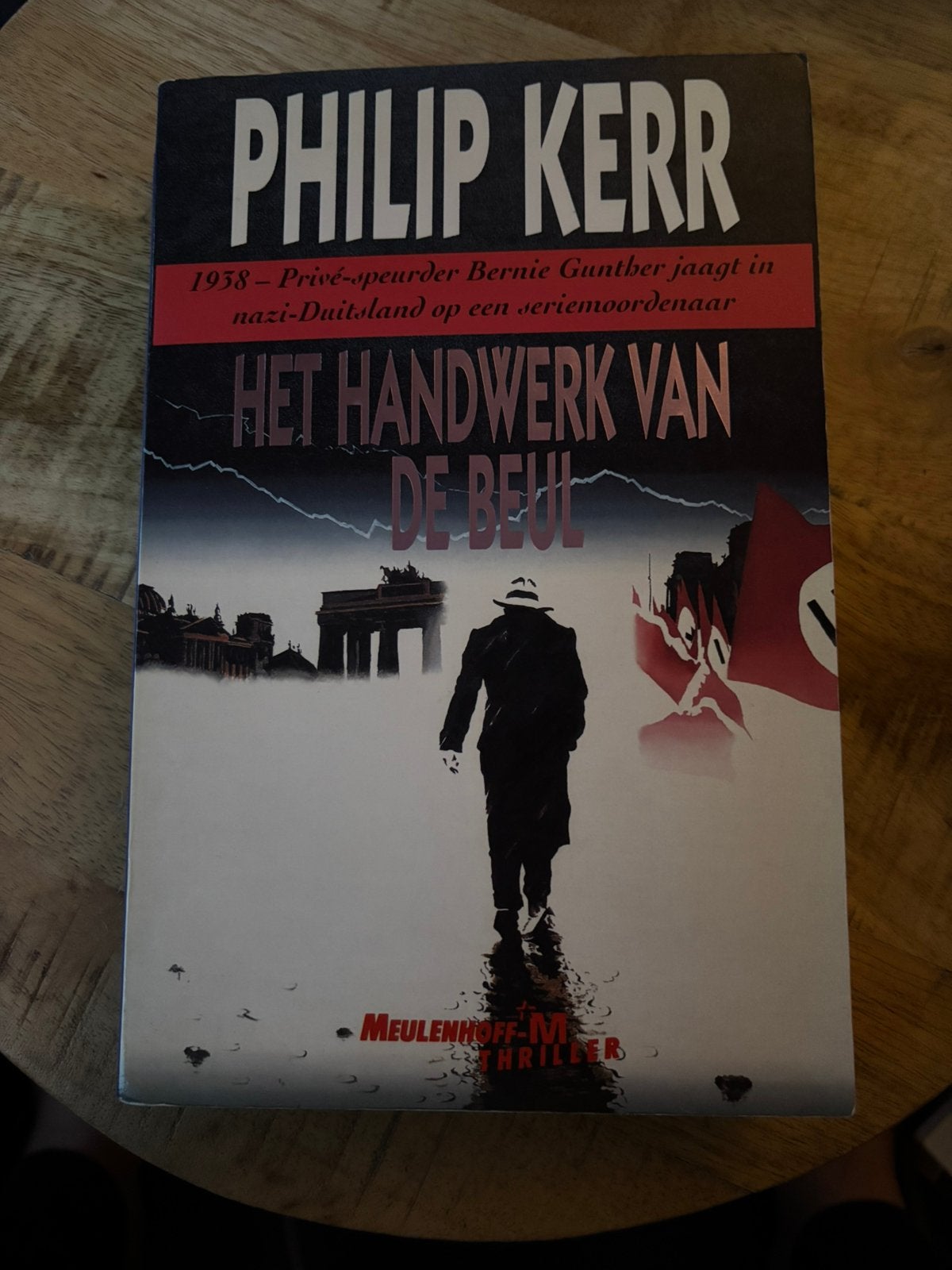 Philip Kerr - Handwerk van de beul, Boeken, Thrillers, Ophalen of Verzenden, Gelezen, Philip Kerr