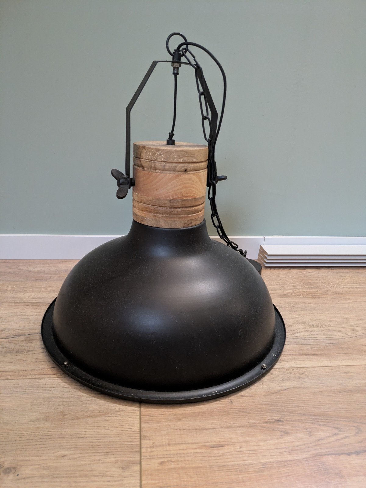 Industriële hanglamp zwart met houten accent, Ophalen, Gebruikt, E27 (groot), Industrieel