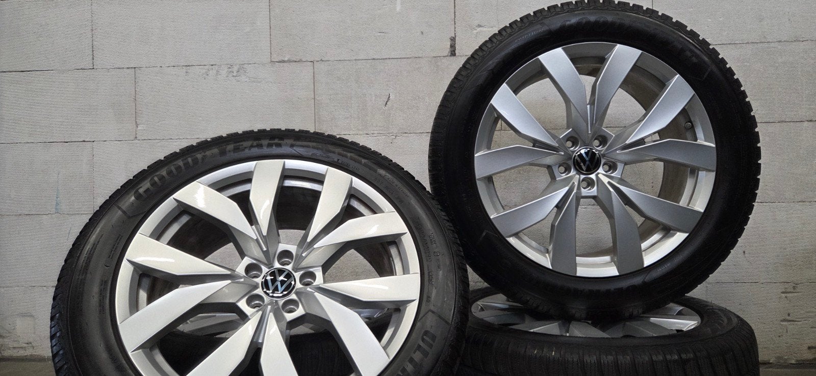 20" VW Touareg lll org velgen Goodyear winterbanden 7mm TPMS, Gebruikt, 285 mm, Banden en Velgen, V