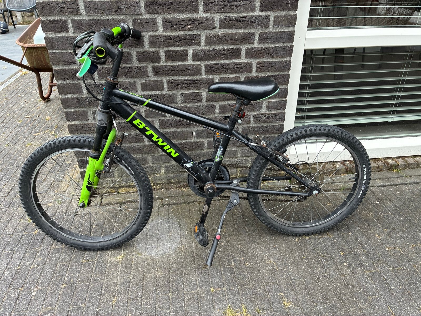 B'Twin kinderfiets 20 inch - Zwart/Groen, Ophalen, Gebruikt, Velgrem, 20 inch of meer