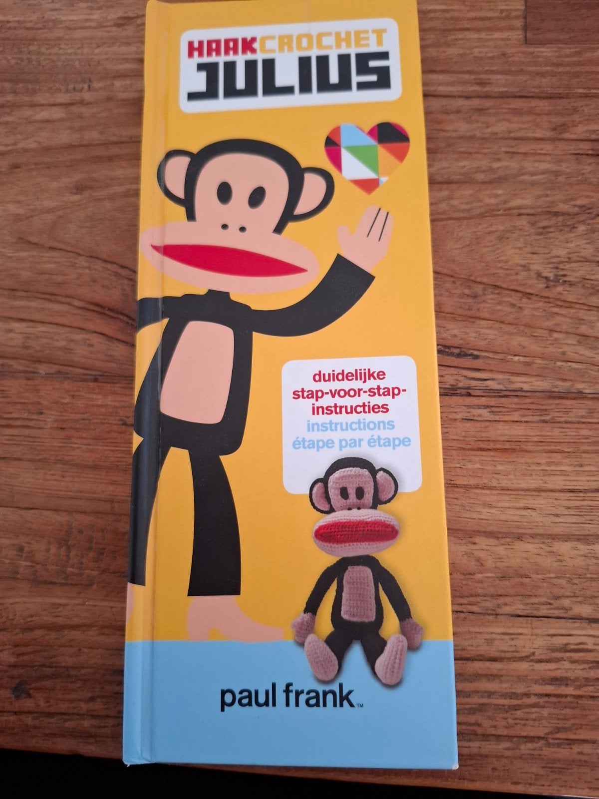 Haakboek Paul Frank Julius - Zo maak je Julius, Hobby en Vrije tijd, Ophalen of Verzenden, Gebruikt, Haken, Patroon of Boek