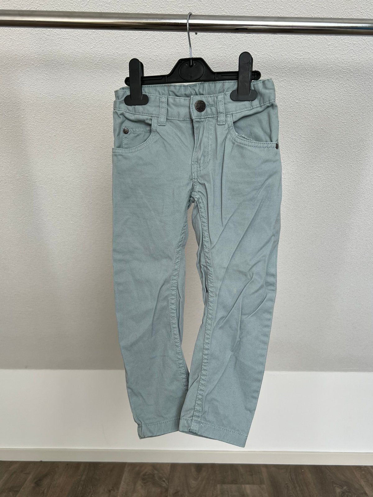 Broek maat 104 kleur grijs/groen achting, Ophalen of Verzenden, Zo goed als nieuw, Jongen, Broek