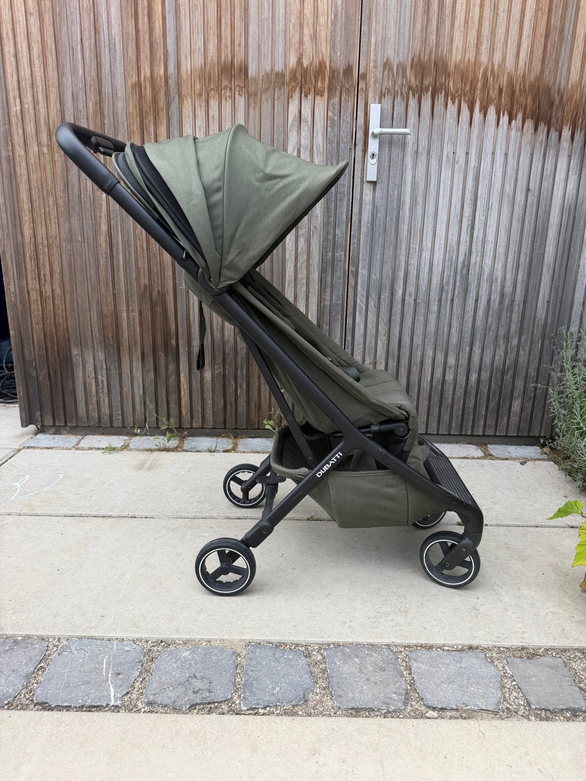 Dubatti Smart Buggy Groen met Zwart Leer, Kinderen en Baby's, Buggy's, Ophalen, Gebruikt, Overige merken, Verstelbare rugleuning