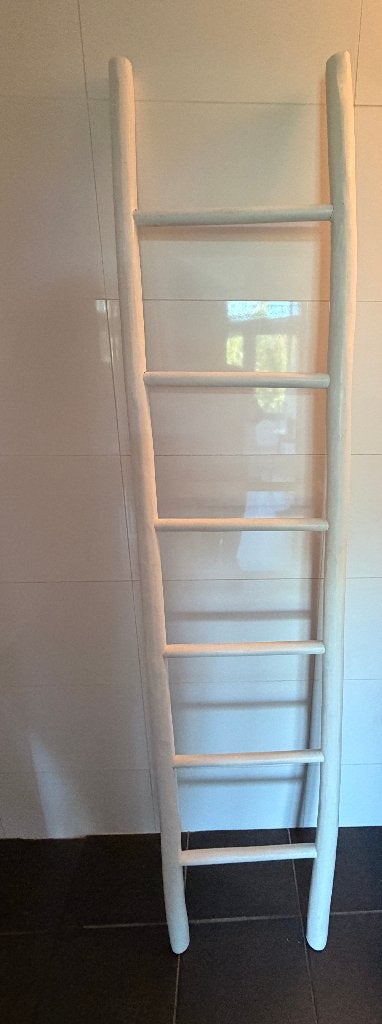 Witte houten decoratieladder / handdoekladder, Ophalen, Zo goed als nieuw