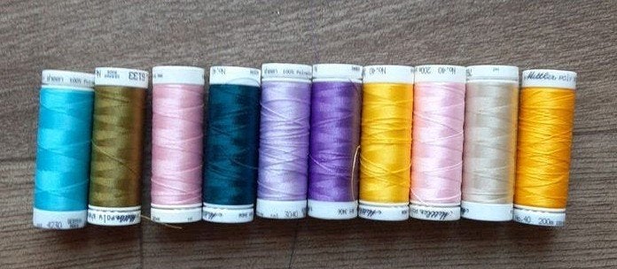 mettler poly Sheen borduurgaren.  10 klosjes., Ophalen of Verzenden, Zo goed als nieuw, Handborduren, Borduurgaren of Zijde